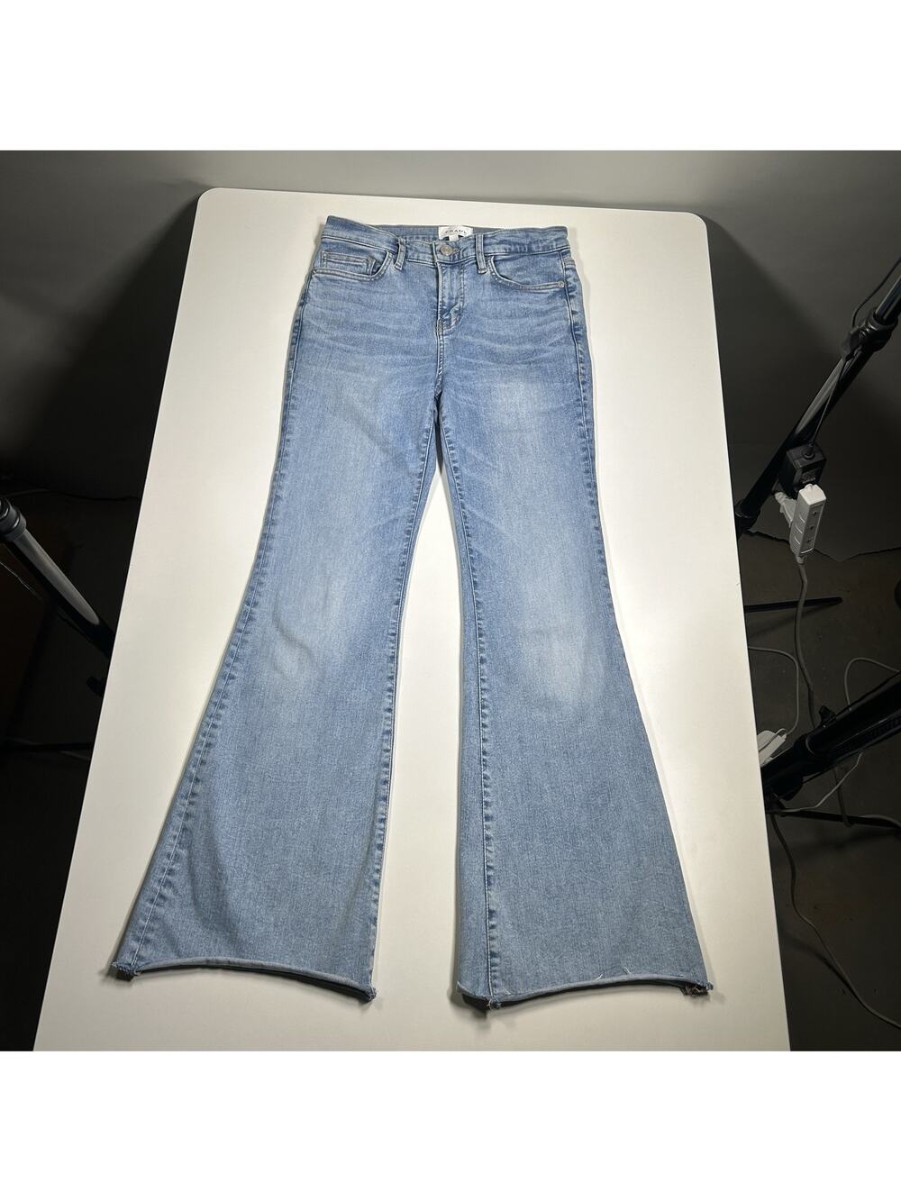 FRAME Le Easy Flare Jeans Women’s 26x30 Light Wash Raw Hem Denim